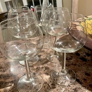Bundle of 6 wine glasses